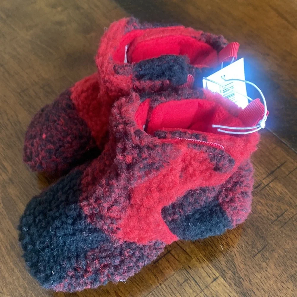 Old Navy Unisex Buffalo Check Crib Shoes Booties Slippers